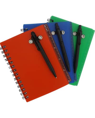 Bloco de anotações com capa plástica